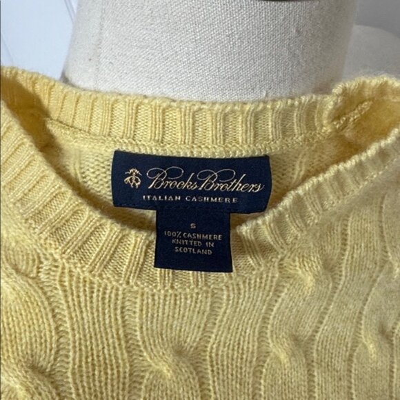 Brooks Brothers 100% Italian Cashmere Cable Knit Yellow Crew Neck Sweater size S - Picture 7 of 7